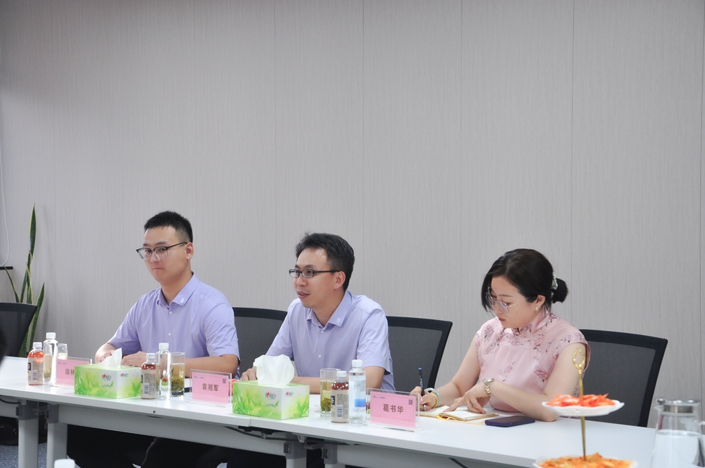 愛普生總裁參觀鎰升機器人 愛普生總裁參觀鎰升機器人